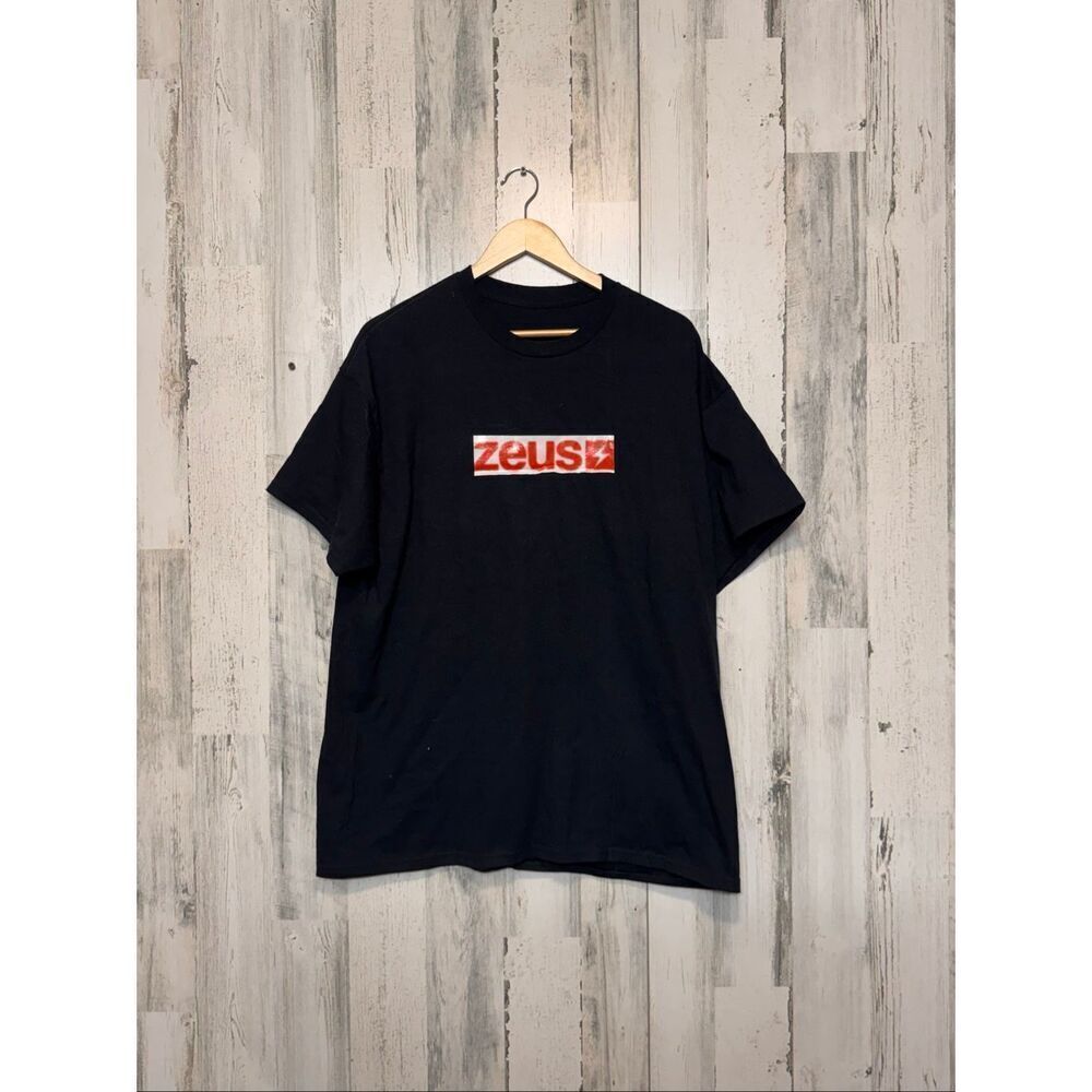 Black Zeus Graphic Tee Men’s 2XL – Streetwear Logo T-Shirt